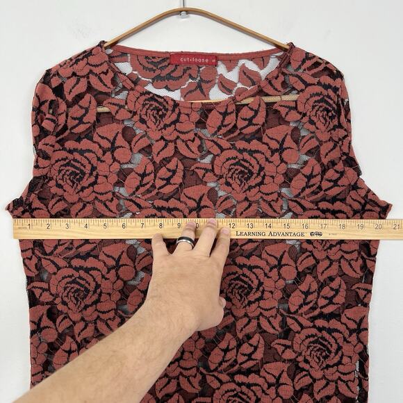 Cut Loose Womens Tunic Top SMALL Dark Pink Rose Floral Lace Sheer Pullover - Picture 7 of 7